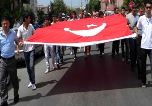 Şehitler İçin Yürüdüler